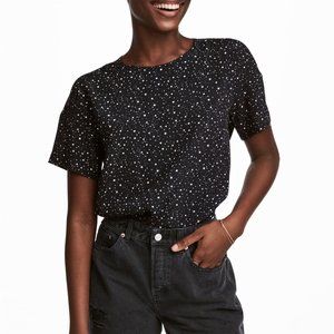 H&M Women's Size Small/6 Black/White Star Print Woven Short Sleeve Crepe Blouse